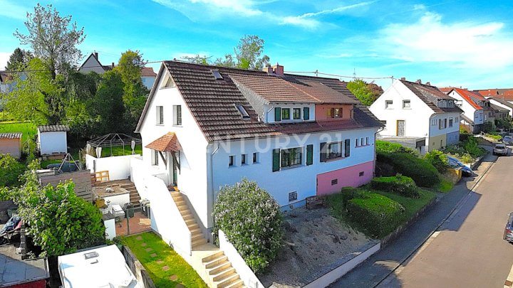 Ein Traum in weiß, Charmantes Einfamilienhaus mit attraktivem Garten in Toplage von Quierschied