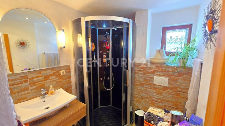 Ein Traum in weiß, Charmantes Einfamilienhaus mit attraktivem Garten in Toplage von Quierschied