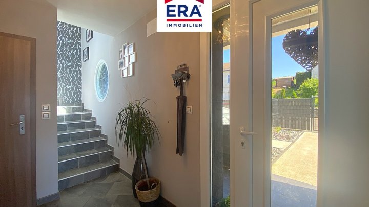 OHNE VERMITTLUNGSGEBÜHREN ! EINFAMILIENHAUS MIT WEITSICHT IN RUHIGER LAGE VON BERVILLER/FR