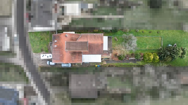 Ruhig gelegenes Zweifamilienhaus mit schöner Gartenanlage & Weitblick
