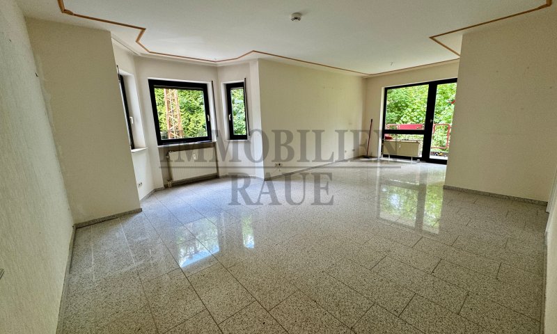 GEPFLEGTE 2 ZKB MIETWOHNUNG MIT EINBAUKÜCHE, BALKON UND GARAGE IN DUDWEILER - SOFORT FREI