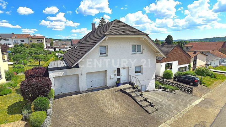 Traumhaftes Neuwertiges 1-2 Familienhaus in Kleinblittersdorf (Ablöse für zwei PV-Anlagen VB)