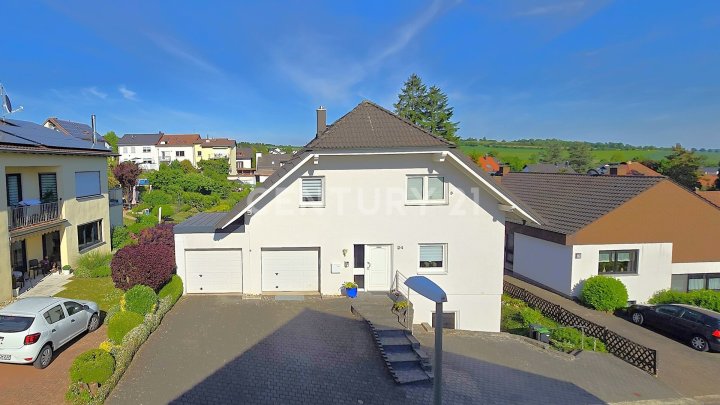 Traumhaftes Neuwertiges 1-2 Familienhaus in Kleinblittersdorf (Ablöse für zwei PV-Anlagen VB)