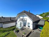 Rückansicht des Hauses mit Blick zur Terrasse  