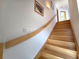 Treppe zum Obergeschoss 
