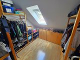 Begehbarer Kleiderschrank neben dem Eltern- Schlafzimmer