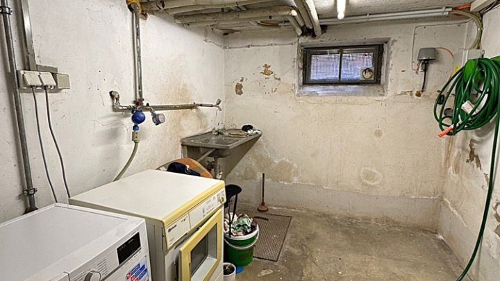 Zweifamilienhaus mit Garten und Garage in guter Lage von Sulzbach