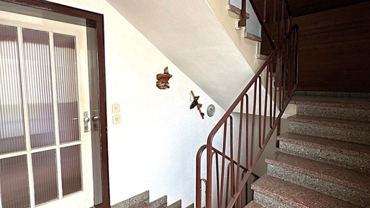 Zweifamilienhaus mit Garten und Garage in guter Lage von Sulzbach