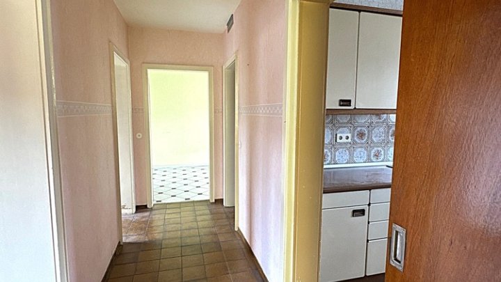 Zweifamilienhaus mit Garten und Garage in guter Lage von Sulzbach