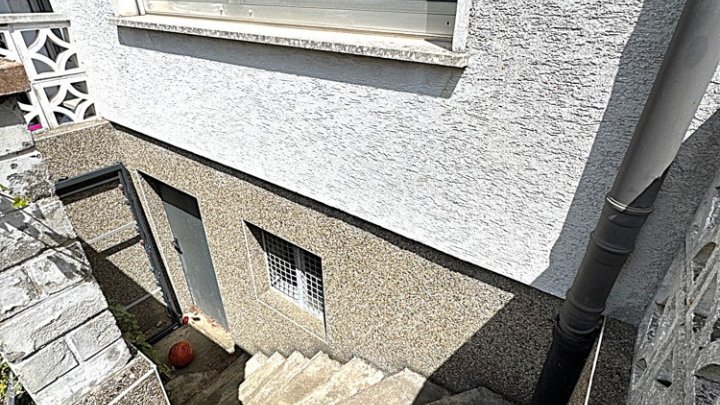 Zweifamilienhaus mit Garten und Garage in guter Lage von Sulzbach