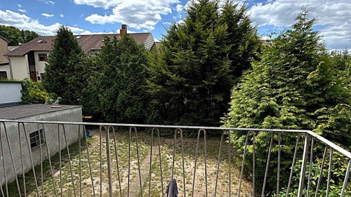 Zweifamilienhaus mit Garten und Garage in guter Lage von Sulzbach