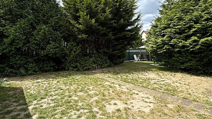 Zweifamilienhaus mit Garten und Garage in guter Lage von Sulzbach
