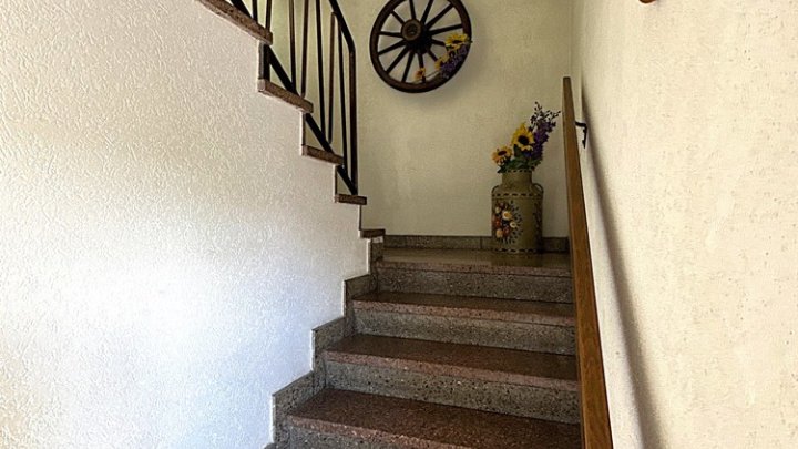Zweifamilienhaus mit Garten und Garage in guter Lage von Sulzbach
