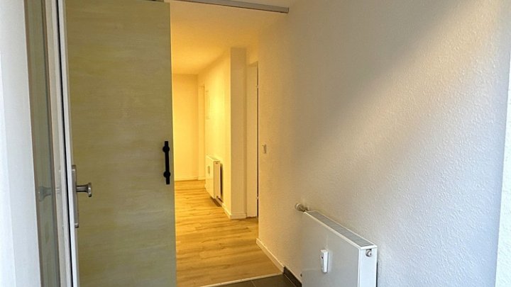 Kernsanierte 4-ZKB Wohnung nahe St. Arnualer Markt. Einbauküche + eigener Eingang