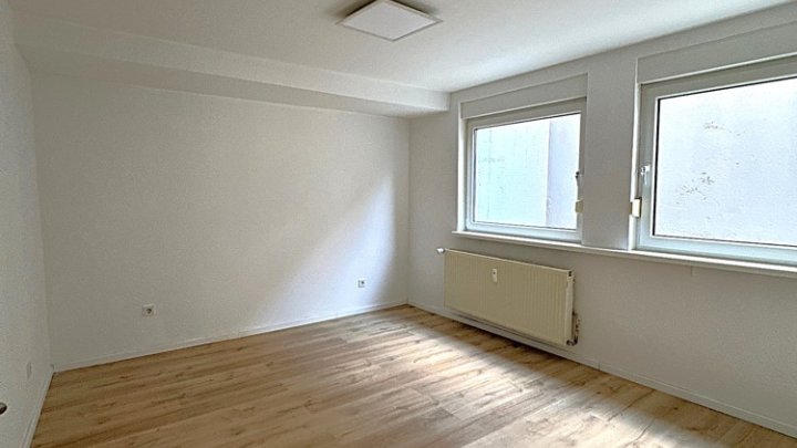 Kernsanierte 4-ZKB Wohnung nahe St. Arnualer Markt. Einbauküche + eigener Eingang