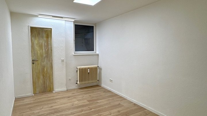 Kernsanierte 4-ZKB Wohnung nahe St. Arnualer Markt. Einbauküche + eigener Eingang