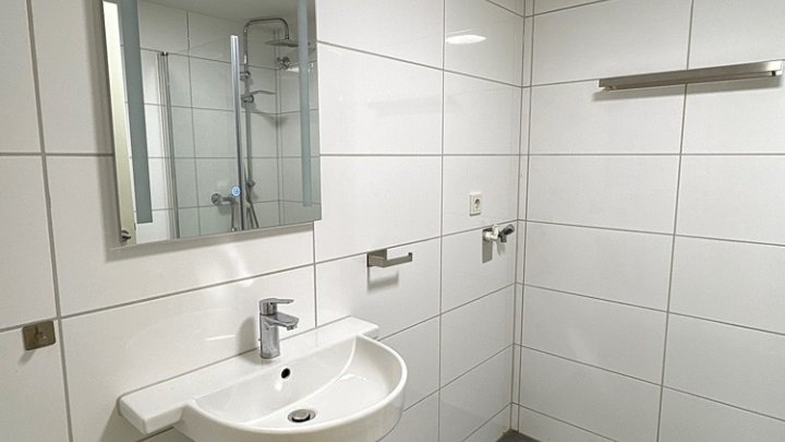 Kernsanierte 4-ZKB Wohnung nahe St. Arnualer Markt. Einbauküche + eigener Eingang