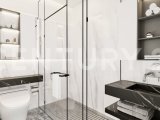 Badezimmer mit Tageslichtfenster