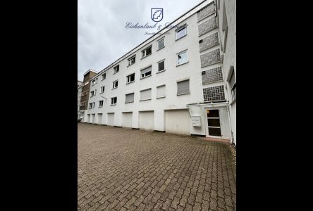 Gebäude und Garage