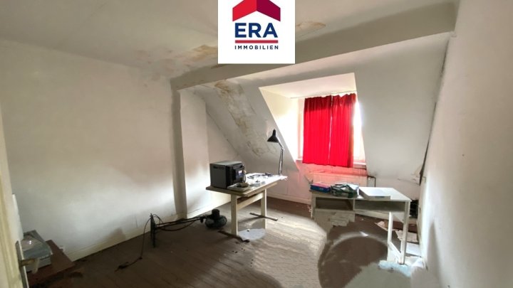RESERVIERT-EINFAMILIENHAUS MIT GROSSEM GRUNDSTÜCK UND WEITSICHT, SANIERUNGSBEDÜRFTIG IN GROSSROSSELN