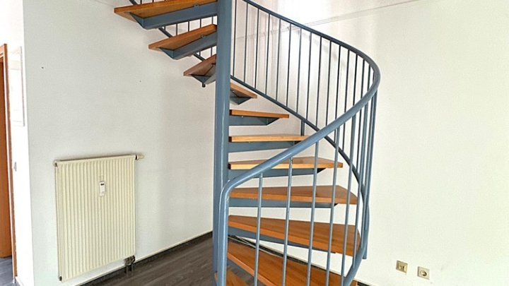 Helle 3-ZKB Maisonette-Wohnung mit Dachterrasse + Stellplatz