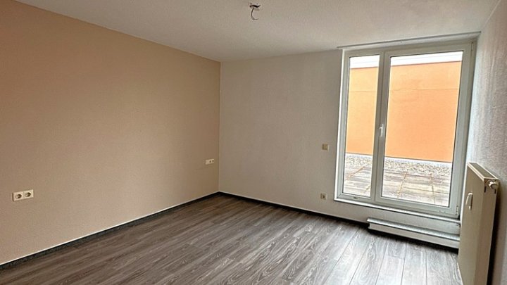 Helle 3-ZKB Maisonette-Wohnung mit Dachterrasse + Stellplatz