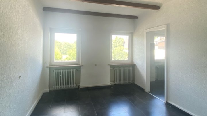 MEHRFAMILIENHAUS MIT GEWERBEFLÄCHE,RENDITEOBJEKT IN GROSSROSSELN