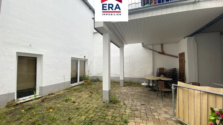 MEHRFAMILIENHAUS MIT GEWERBEFLÄCHE, RENDITEOBJEKT IN GROSSROSSELN !!