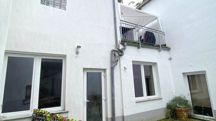 MEHRFAMILIENHAUS MIT GEWERBEFLÄCHE, RENDITEOBJEKT IN GROSSROSSELN !!
