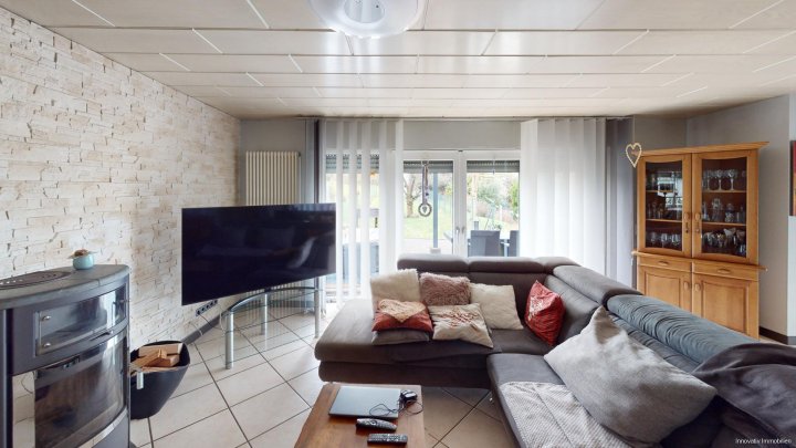 Ruhig gelegenes Zweifamilienhaus mit schöner Gartenanlage & Weitblick