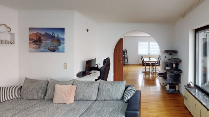 Ruhig gelegenes Zweifamilienhaus mit schöner Gartenanlage & Weitblick