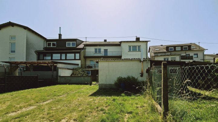 Großes Haus in Düppenweiler mit schönem Garten