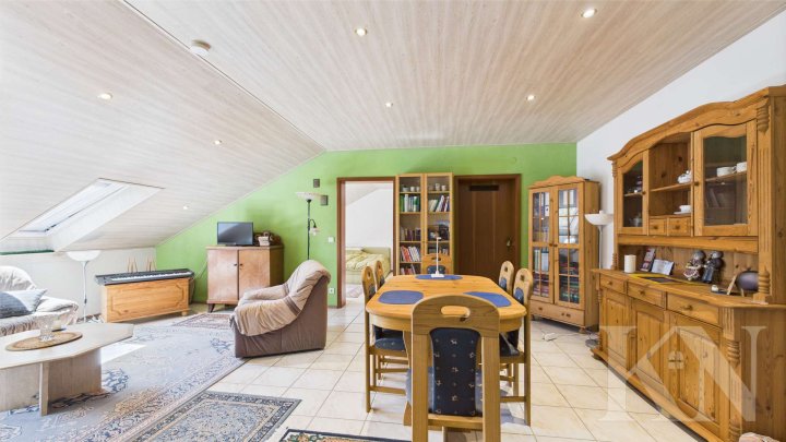 Gemütliche Dachgeschosswohnung mit Fußbodenheizung – Ideal für Eigennutzer & Investoren