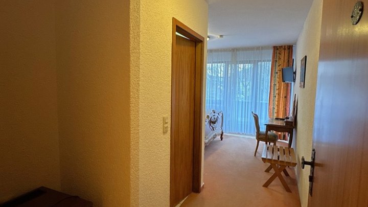 Renditepaket - 12 möblierte Eigentumswohungen bzw. 24 Zimmer in gepflegtem Mehrfamilienhaus