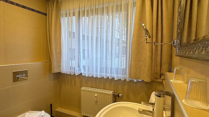 Renditepaket - 12 möblierte Eigentumswohungen bzw. 24 Zimmer in gepflegtem Mehrfamilienhaus