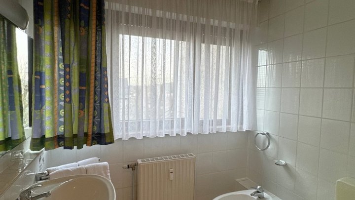 Renditepaket - 12 möblierte Eigentumswohungen bzw. 24 Zimmer in gepflegtem Mehrfamilienhaus