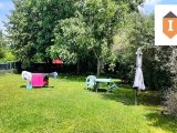 Garten mit großem Kirsch- und Kastanienbaum