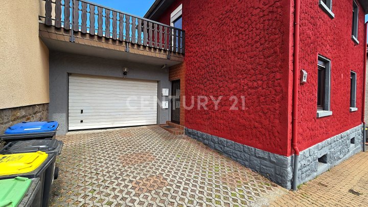 Charmante freistehende Stadtvilla mit großem Balkon, Terrasse, Garten und Garage in Altenwald
