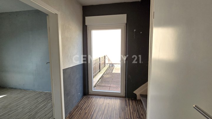 Charmante freistehende Stadtvilla mit großem Balkon, Terrasse, Garten und Garage in Altenwald