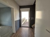Gegenseite des Flures mit Zugang zum Balkon