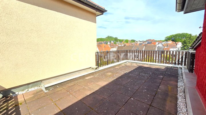 Charmante freistehende Stadtvilla mit großem Balkon, Terrasse, Garten und Garage in Altenwald