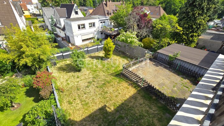 Charmante freistehende Stadtvilla mit großem Balkon, Terrasse, Garten und Garage in Altenwald