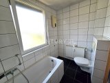 Badezimmer mit Wanne im Obergeschoss