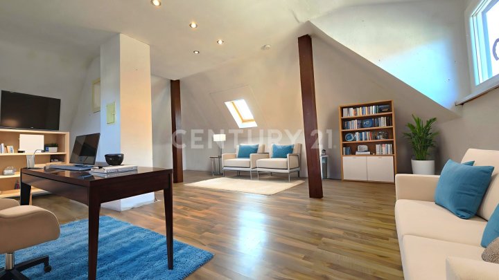 Charmante freistehende Stadtvilla mit großem Balkon, Terrasse, Garten und Garage in Altenwald