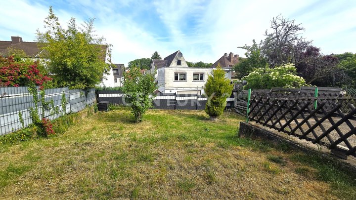 Charmante freistehende Stadtvilla mit großem Balkon, Terrasse, Garten und Garage in Altenwald