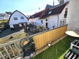 Attraktiver kleiner Balkon der Wohnung im 1. OG