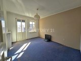 Schlafzimmer der DG Wohnung mit Zugang zum Balkon 2. OG