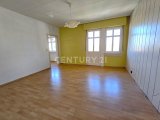 Wohnzimmer der Wohnung im 2. OG