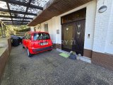 Eingangsbereich und Carport des Hinterhauses 