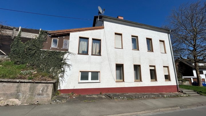 Perfektes Zuhause für Familien mit viel Platz und individuellen Möglichkeiten. Oder Renditeobjekt